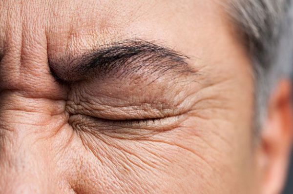 Cách phòng ngừa bệnh khô mắt ở người cao tuổi
