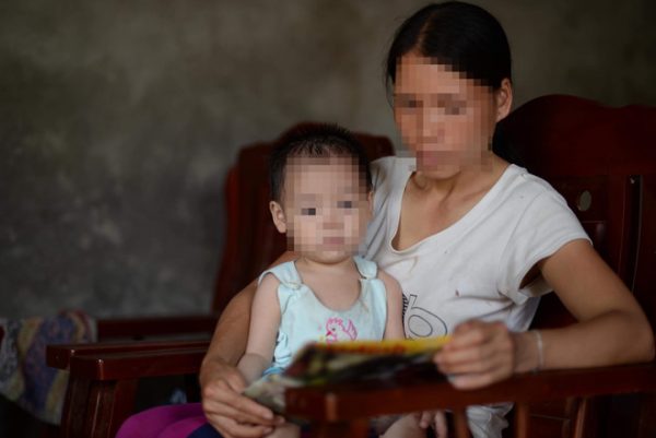 người mẹ có con gái 18 tháng tuổi bị nhiễm HIV ở Phú Thọ