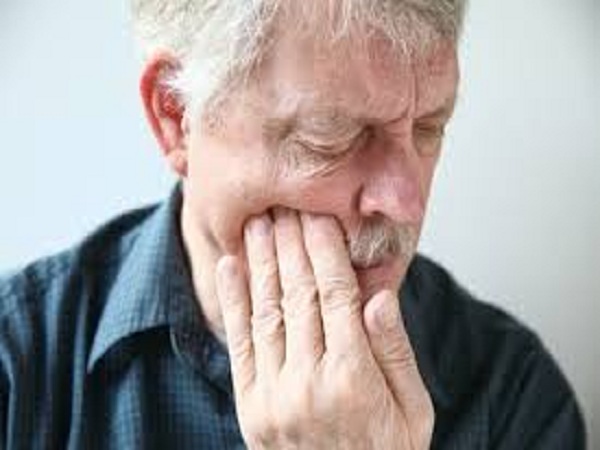 bệnh về răng miệng ở người cao tuổi