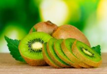 Cách bổ Kiwi đơn giản đẹp mắt mọi người đều làm được