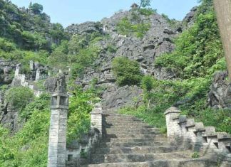 Hang Múa - Nơi ngắm toàn cảnh Ninh Bình