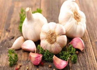cách trị mụn cóc bằng tỏi