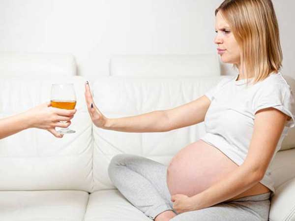 Nếu mẹ bầu cảm thấy thèm bia, có thể thử thay thế bằng các loại đồ uống khác