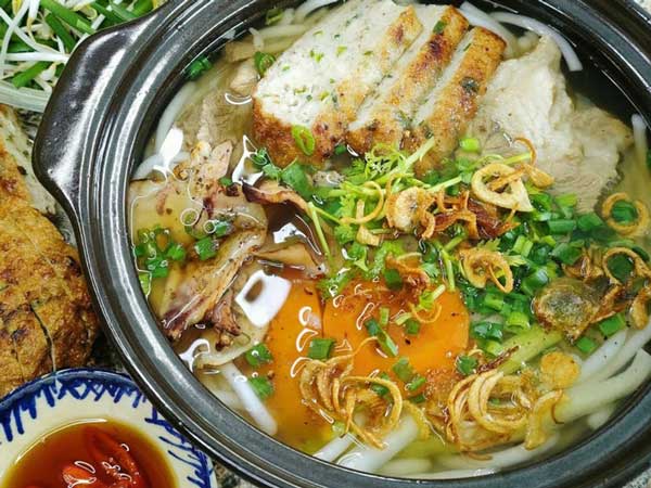 Một món ăn đặc trưng không thể bỏ qua khi đến Ninh Thuận chính là bánh canh chả cá