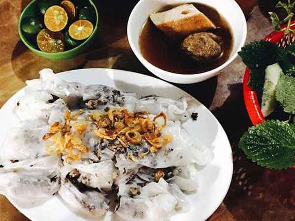 Bánh cuốn trứng Hải Phòng là một món ăn lạ miệng được du khách yêu thích