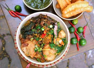 Bánh đa cua được xem là biểu tượng ẩm thực Hải Phòng