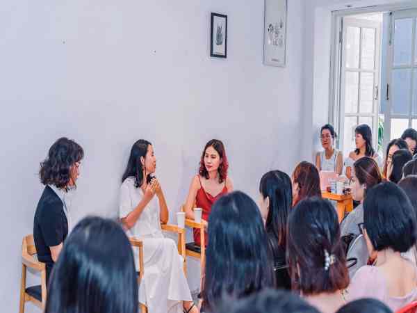 Khả năng giao tiếp trước đám đông giúp bạn thể hiện bản thân một cách thuyết phục 