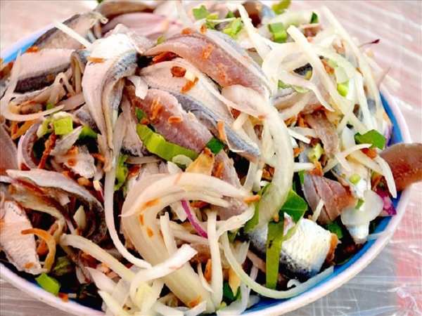 Gỏi cá trích – Tinh hoa ẩm thực miền biển