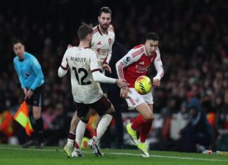 Tin Arsenal: Martinelli gửi lời xin lỗi đến hậu vệ Conor Bradley