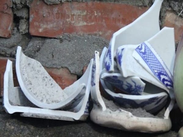 Nằm mơ thấy bát hương bị người khác làm vỡ