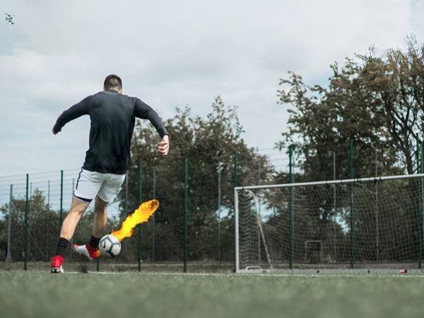 Những ưu nhược điểm của kỹ thuật sút bóng xoáy