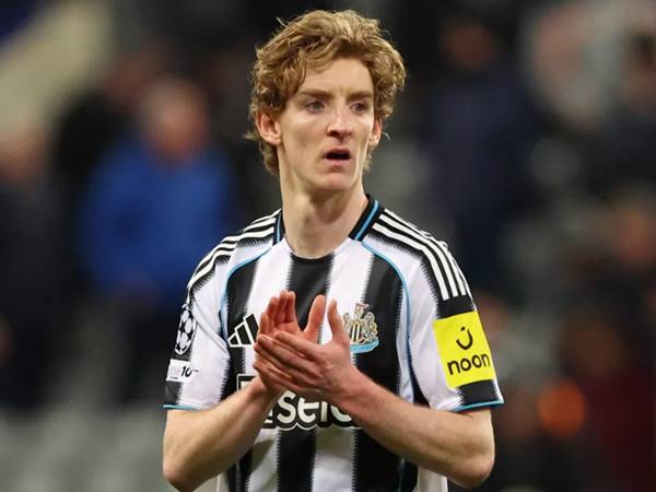 Sự nghiệp bóng đá của Anthony Gordon